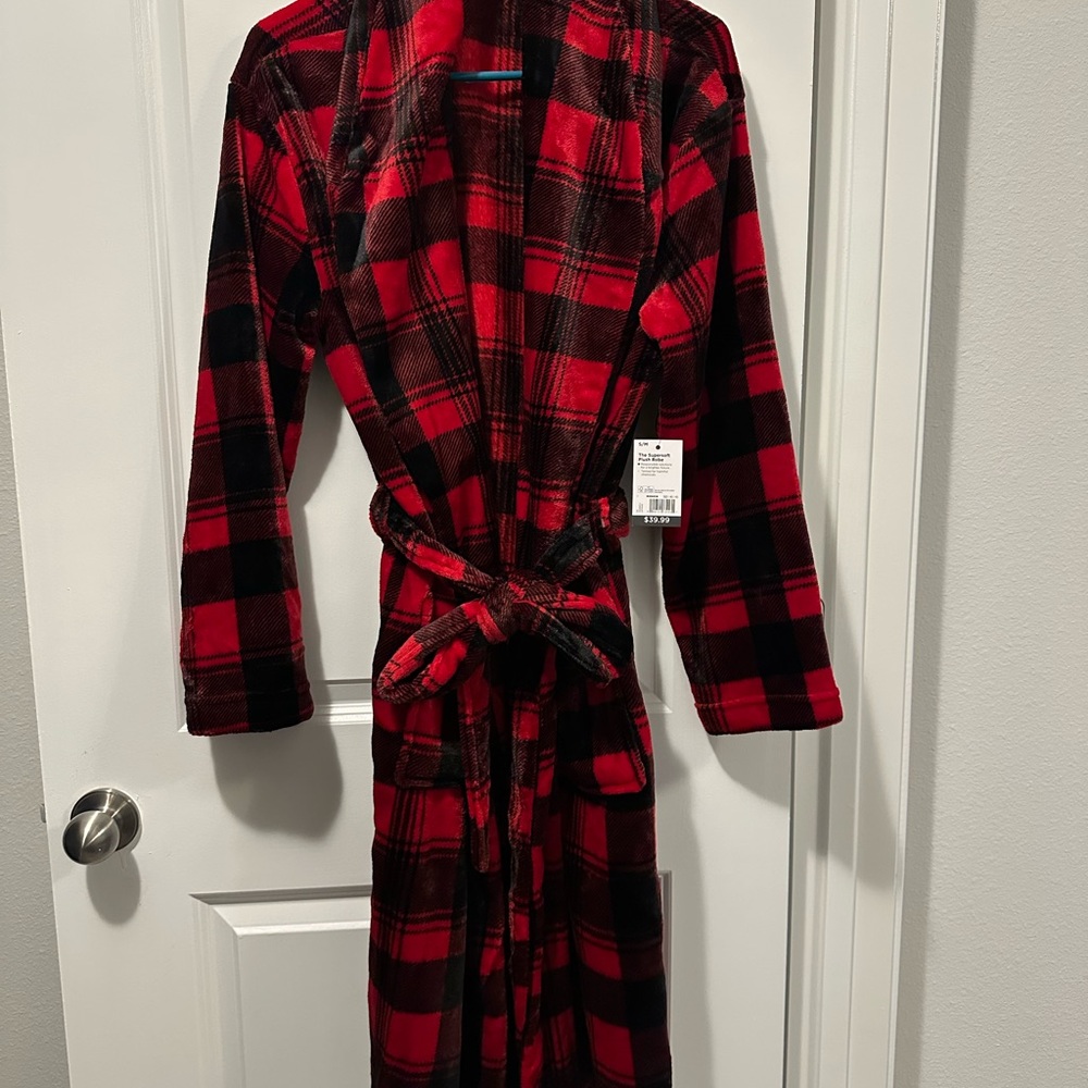 Kohl's Supersoft Red and Black Plush Robe